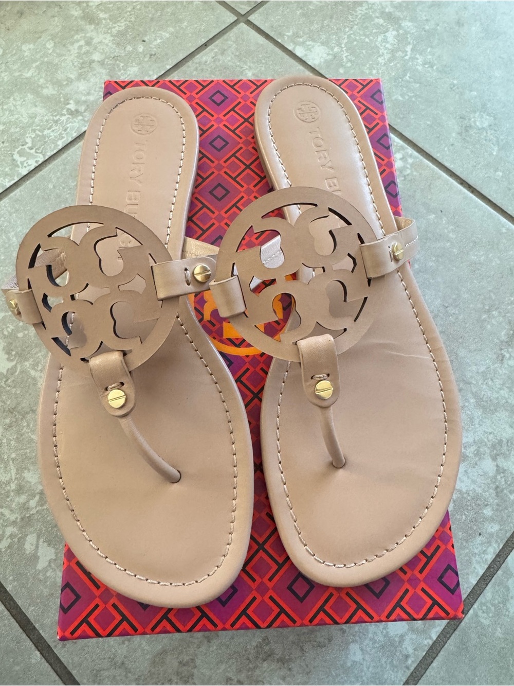 Tory Burch Blush Cutout Logo Thong Sandals - Picture 3 of 6